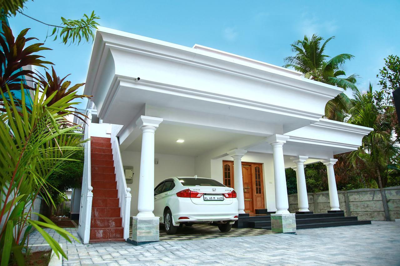 Luxury Villas Of Guruvāyūr Exteriör bild