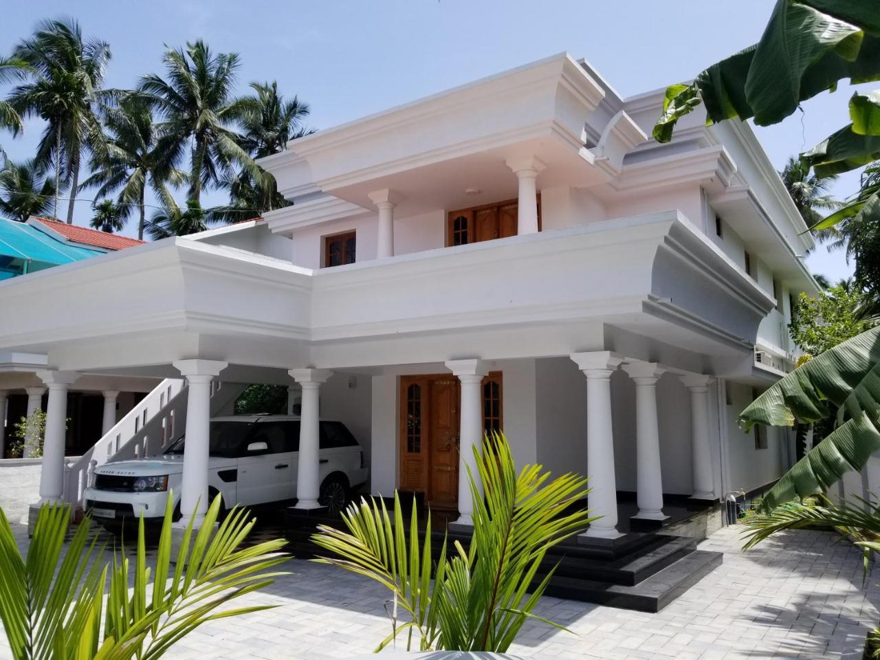 Luxury Villas Of Guruvāyūr Exteriör bild